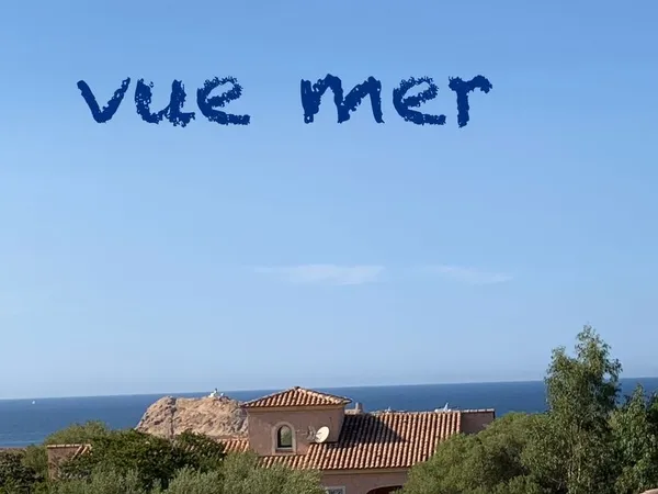 A louer de fin octobre à fin mai Appt T3 dans maison vue mer terrasse et clim