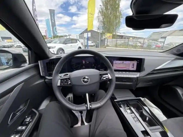 Opel Astra 1.6 turbo 225ch hybrid gse bva8 — photo 10