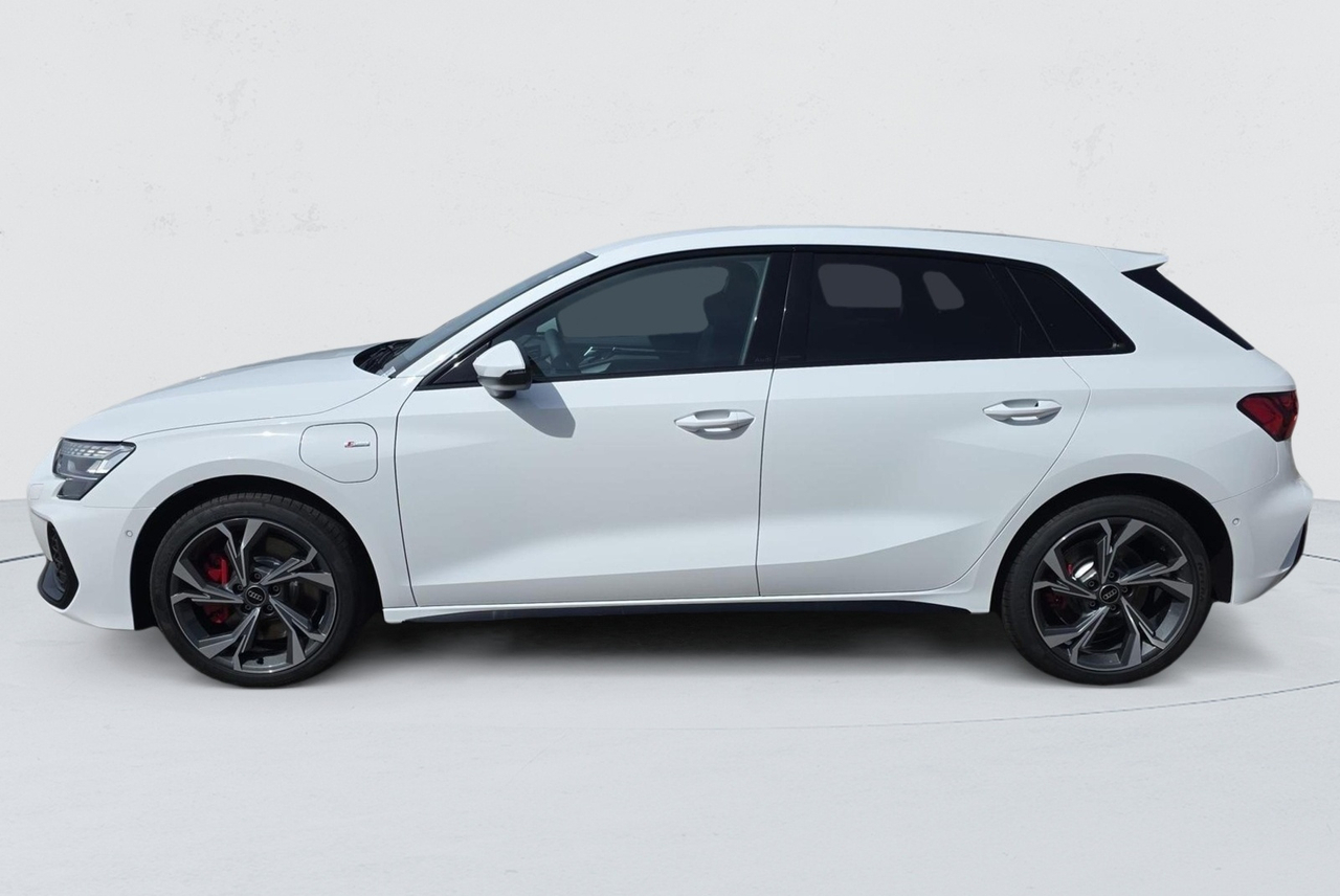 Audi A3 Sportback — photo 2