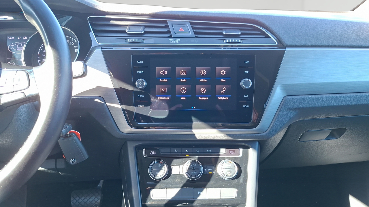 Volkswagen Touran 2.0 TDI 115 DSG7 7pl — photo 11