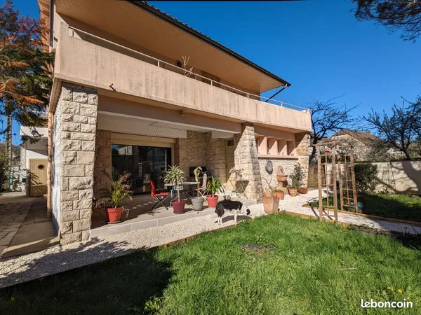 Grande maison rénovée à Brive