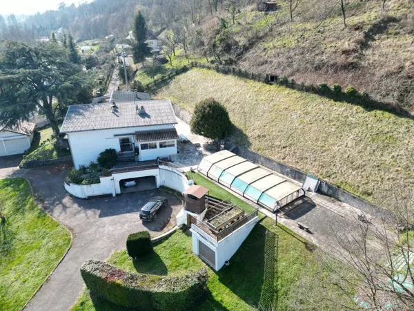 Maison 8 pièces 257 m²