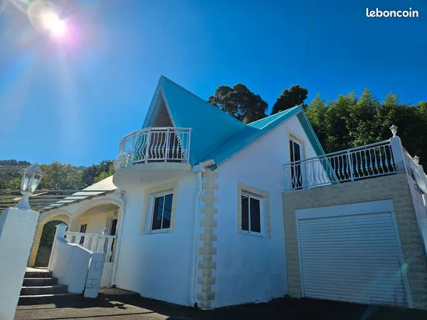 Maison vue mer et montagne - 160 m2 - 4 chambres- terrain 695m2 - Cap des Camélias- La Chaloupe St L