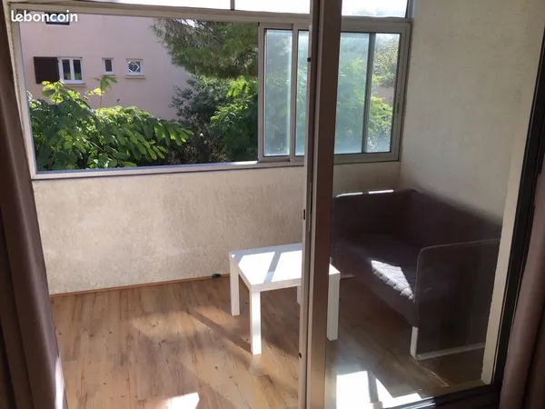Studio à Louer à l'année