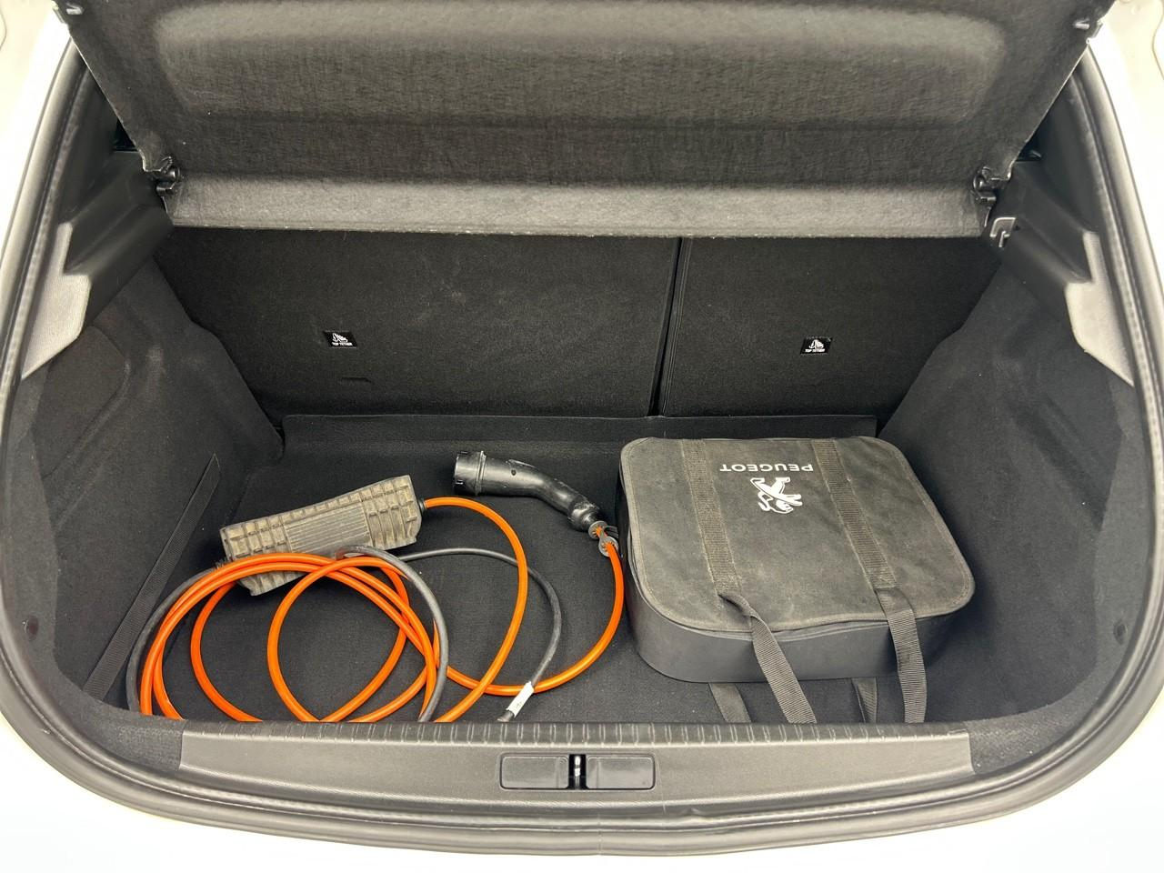 Peugeot 208 electrique 50 kwh 136ch gt pack — photo 14