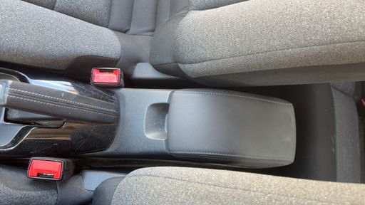 Citroen C4 Cactus 1.2 PureTech 130 EAT6 - Shine – 2019 – 84303 km – Essence – Boîte Automatique — photo 6