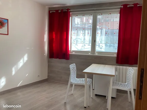 Hendaye: Location en partage d'une salle de consultation meublée