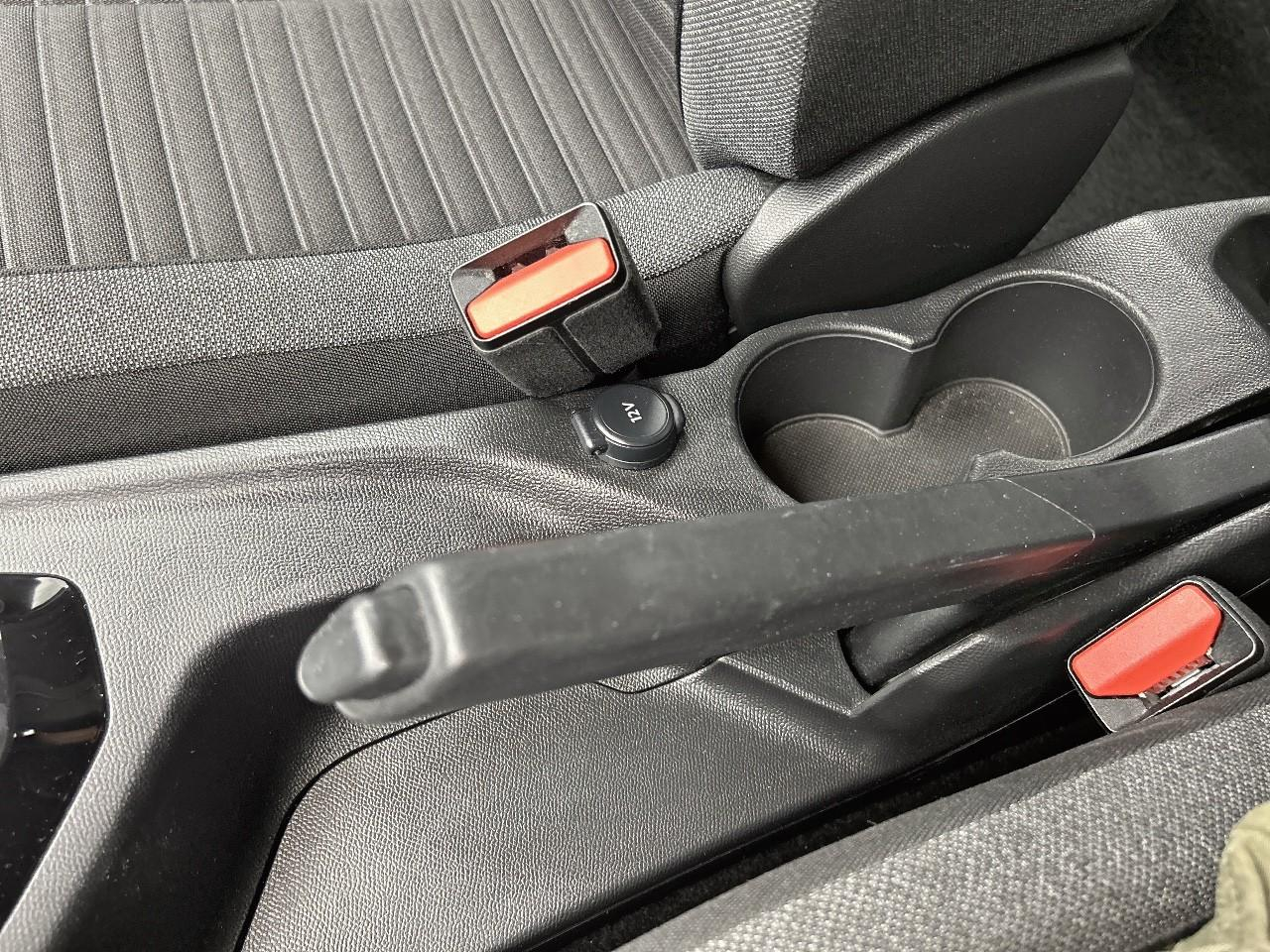 Peugeot 2008 hybrid 136 e-dcs6 active — photo 18