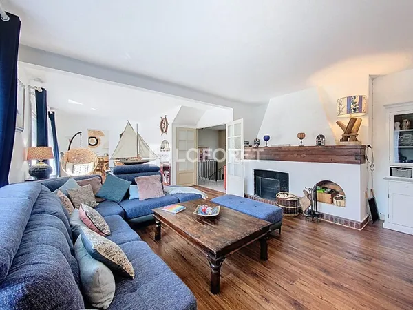 Maison 8 pièces 236 m²