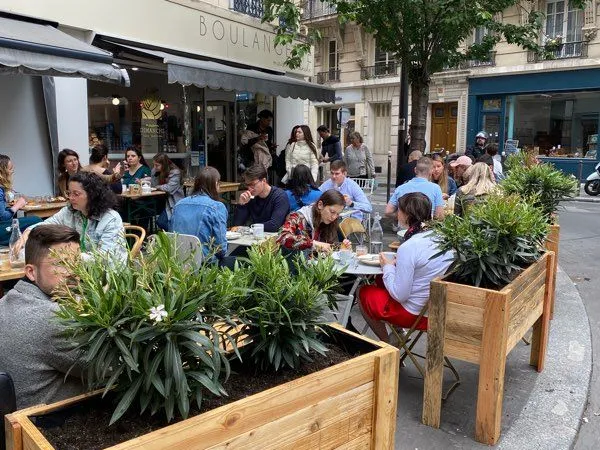 Boulangerie avec fournil, terrasse 40 couverts, 100 k de travaux neufs, 500 à 555 k de CA pendant 6 