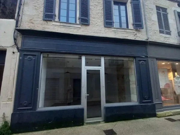 Au centre ville de Lesparre, local commercial 26.41m²