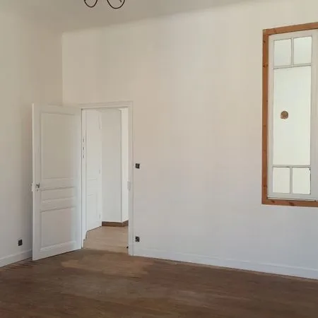 Appartement dans maison avec espaces partagés