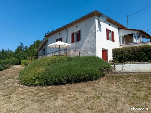 Petite maison avec gîte en activité