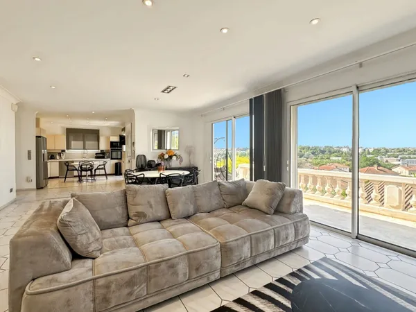 Maison 5 pièces 236 m²