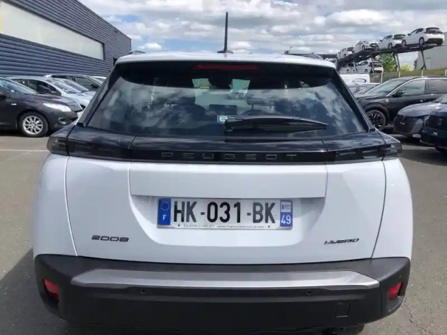 Peugeot 2008 hybrid 110 e-dcs6 — photo 17