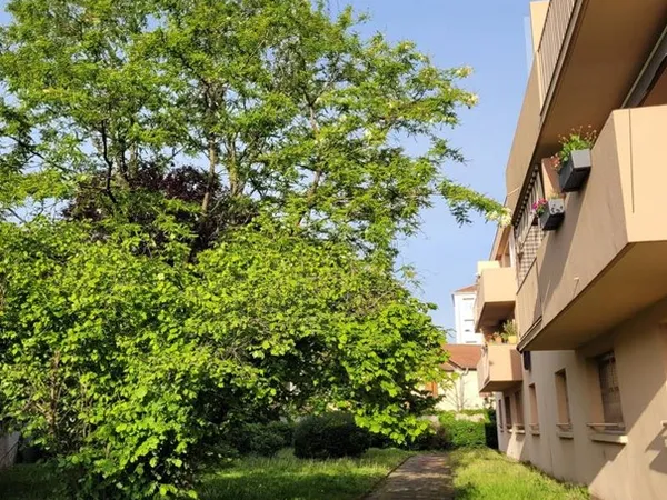 Loue chambre 10m² dans appartement Vénissieux limite Lyon 8ème et 7ème