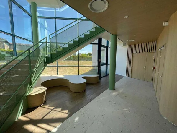 Bureau 1717 m²