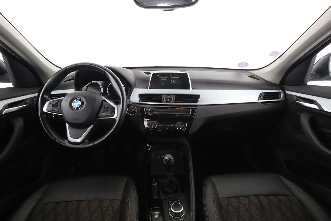 BMW X1 sDrive18i xLine — photo 11