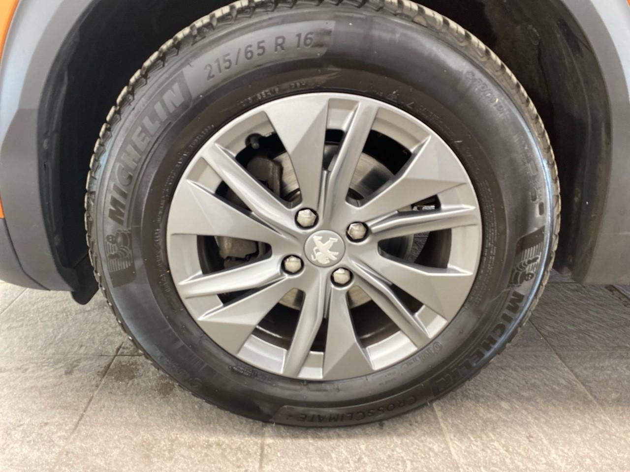 Peugeot 2008 puretech 130 s&s eat8 style — photo 11