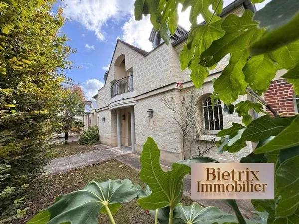 Maison 7 pièces 215 m²