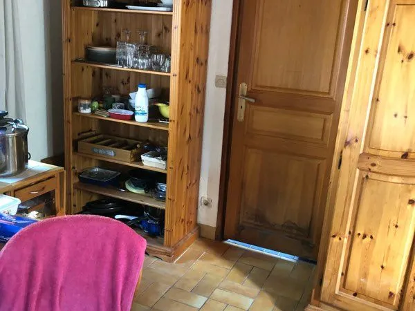 Studio à louer 45 m carre . Rez de chaussé avec courette accolé à maison recques sur hem . Campagne