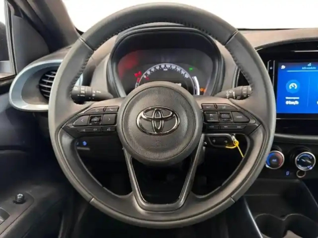 Toyota Aygo X 1.0 vvt-i 72ch design my24 — photo 15