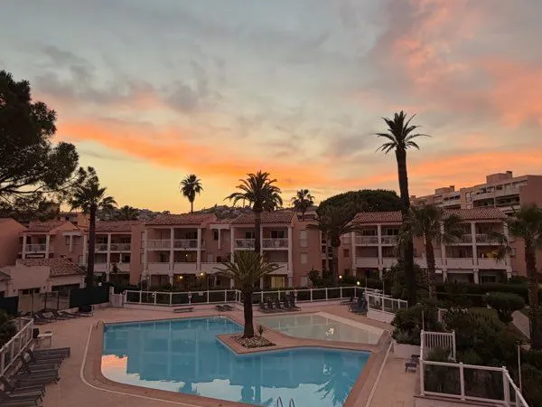 🌴 T2 meublé rénové avec piscine - Bail mobilité - Golfe-Juan