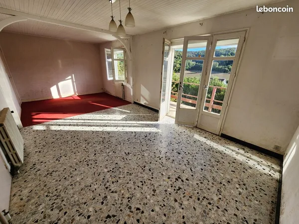 Pavillon avec terrain et vue