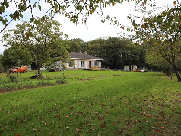Maison sur beau terrain
