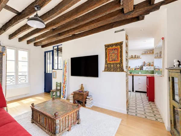 VENDS TRÈS BEL APPARTEMENT DE 30 M2 ENTRE NOTRE DAME ET LE MARAIS