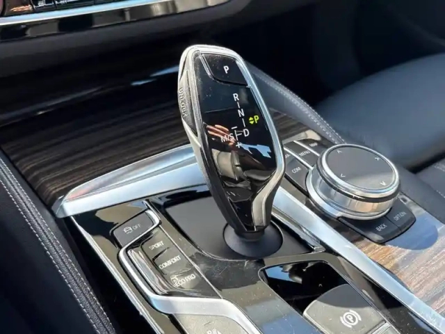 Bmw Serie 5 520d xdrive 190 ch bva8 — photo 12