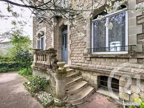 Maison 9 pièces 239 m²