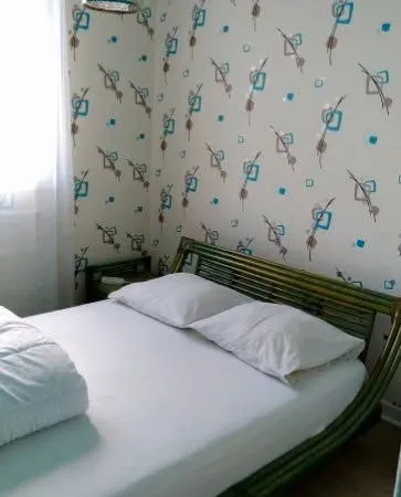 Chambre meublée