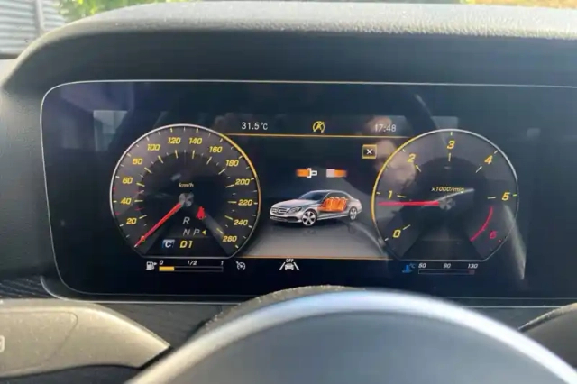Mercedes Classe E 220 d 9g-tronic — photo 17