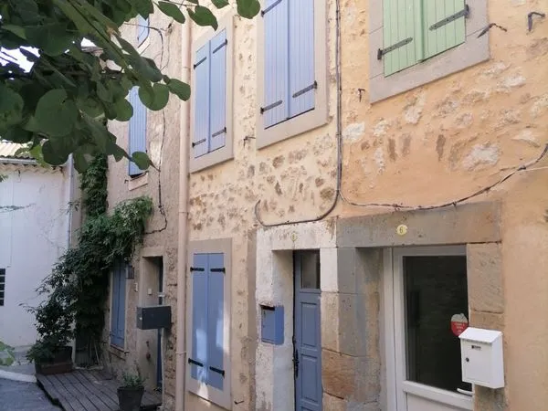 Charmante Maison de Village Entièrement Rénovée