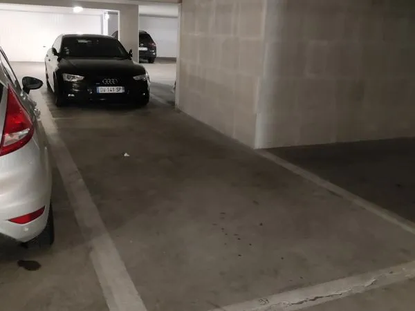 Parking souterrain Lyon Tram Jet d'eau et rue de l'épargne