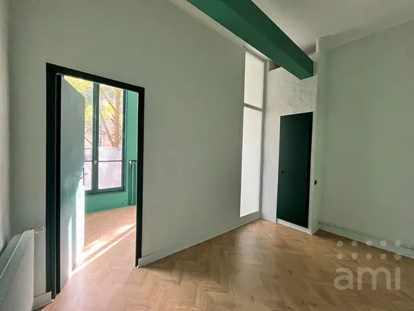 LOCAL COMMERCIAL