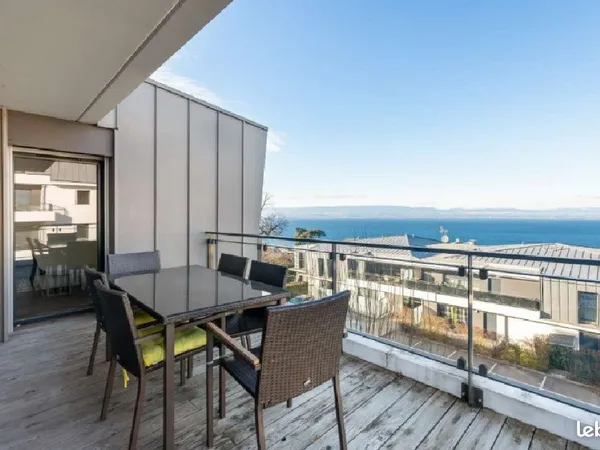 Évian-les-Bains - Superbe T3 meublé de 60 m² avec Vue Panoramique sur le Lac Léman