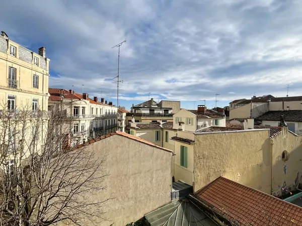 MONTPELLIER CENTRE SPACIEUX T3/T4 DERNIER ETAGE