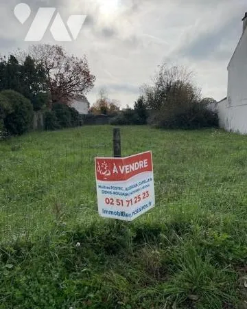 Terrain 879 m²