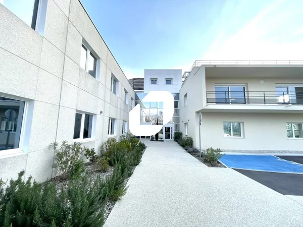 Bureaux 699 m²