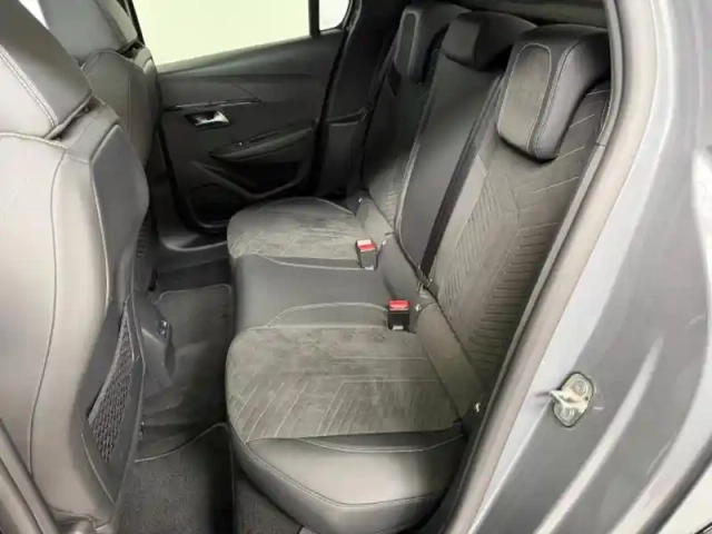 Peugeot 208 e- 156ch gt — photo 11