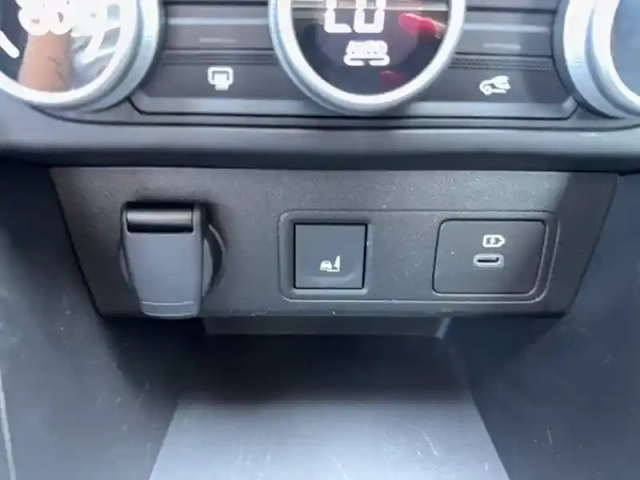 Dacia Sandero eco-g 100 gsr2 — photo 35
