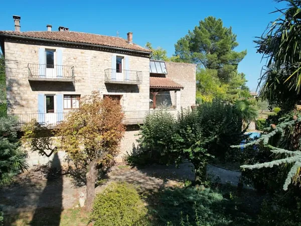 Maison 6 pièces 240 m²
