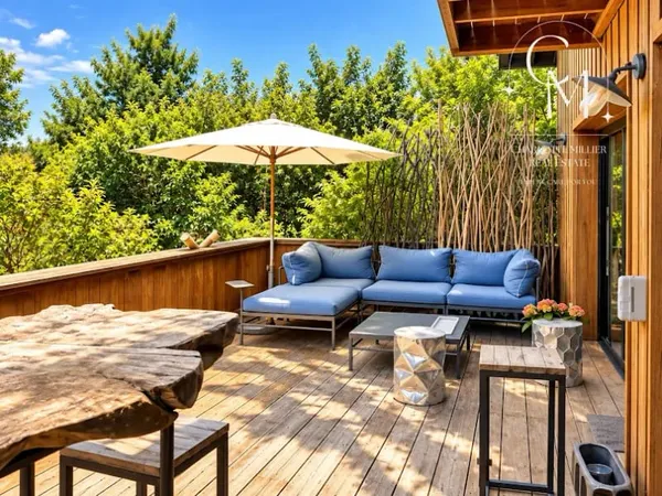 Villa 9 pièces 238 m²