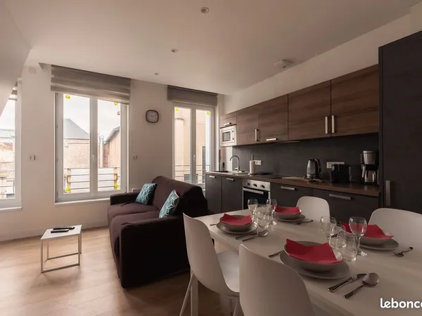 T2 meublé 32 m² - DPE C - Entièrement rénové - Parking gratuit - Centre-ville