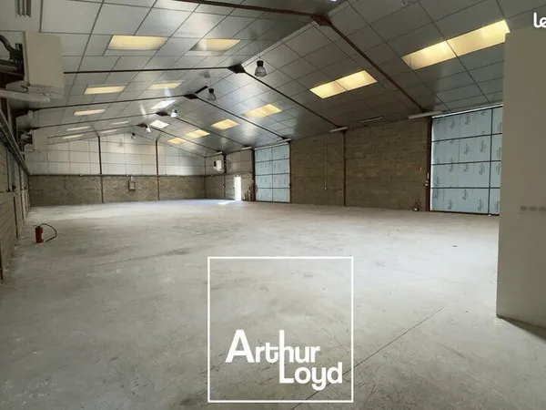 LOCAL D'ACTIVITE 610 m² SAINT-PANTALÉON-DE-LARCHE