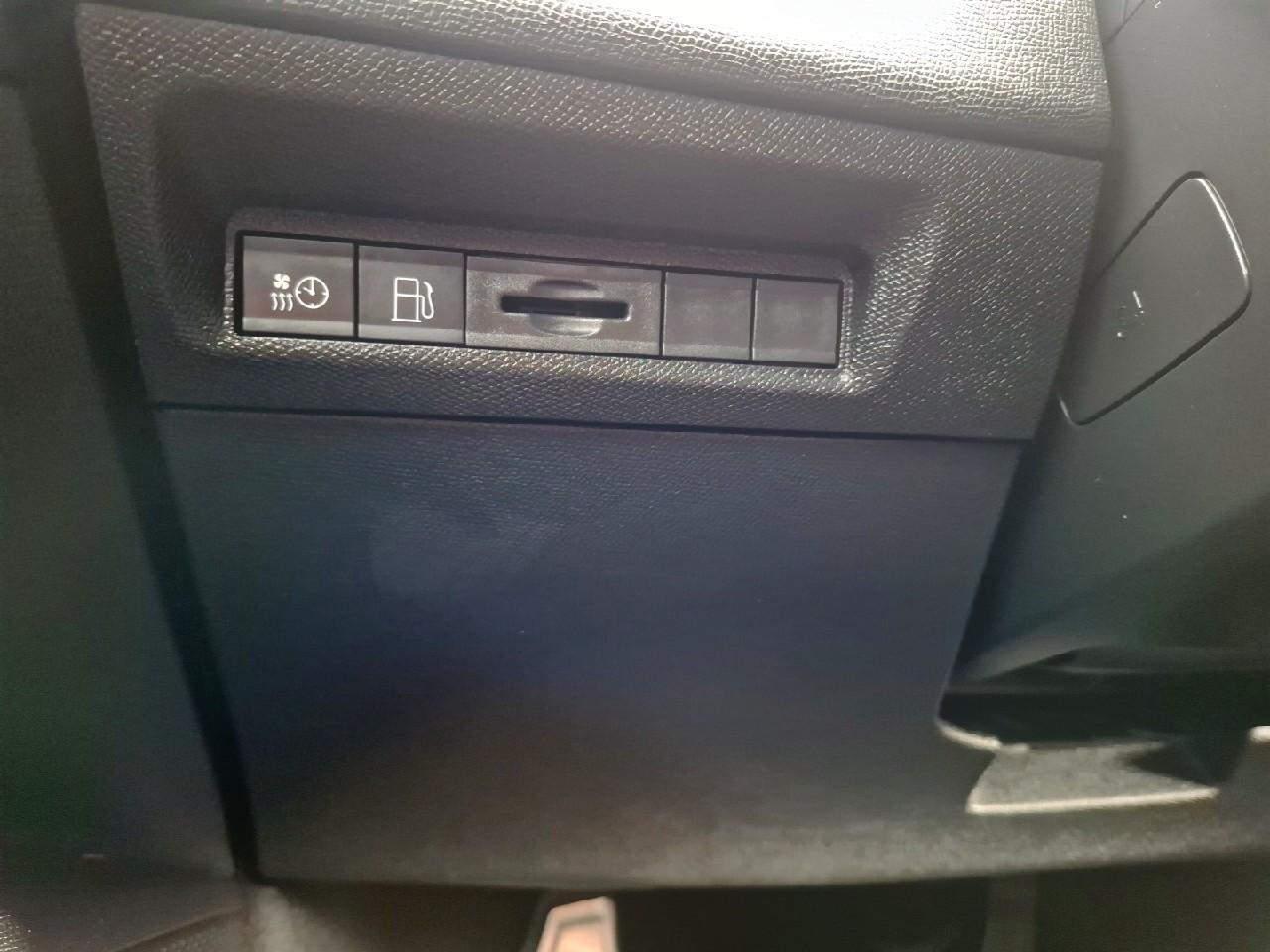 Peugeot 308 phev 180ch gt e-eat8 — photo 18