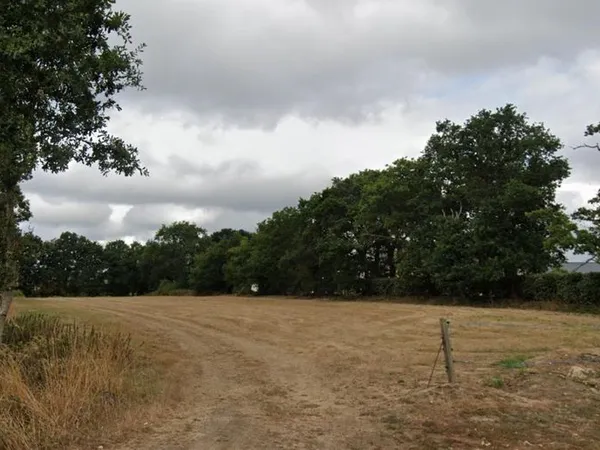 Terrain 830 m² Bobital