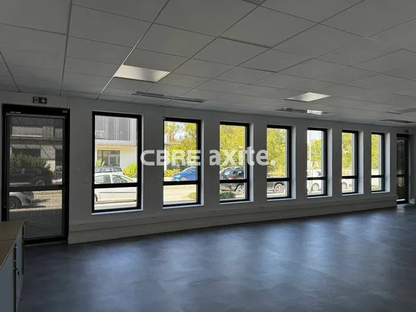 Local 80 m²